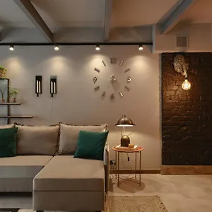 https://city-garage-apartment.warsawhotelspoland.com